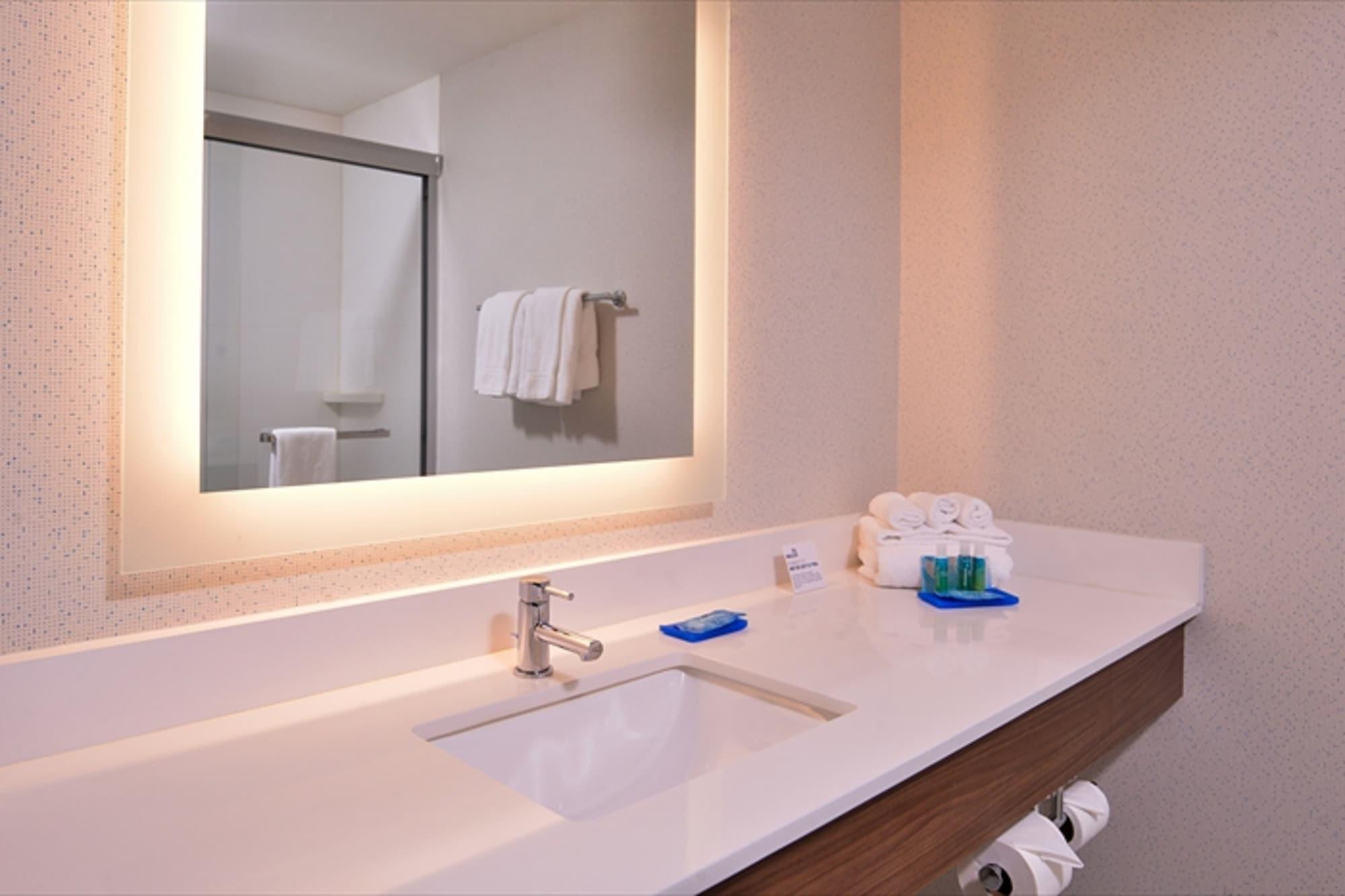 Express & By Ihg Hotel Albany